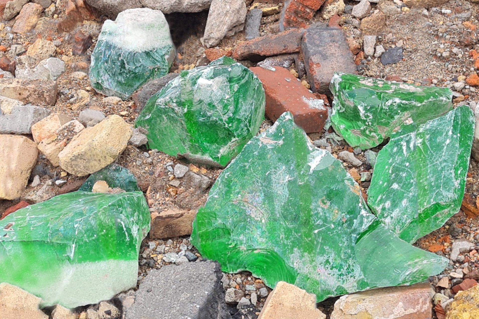 DIBAG News Gelsenkirchen grüne Glasbrocken