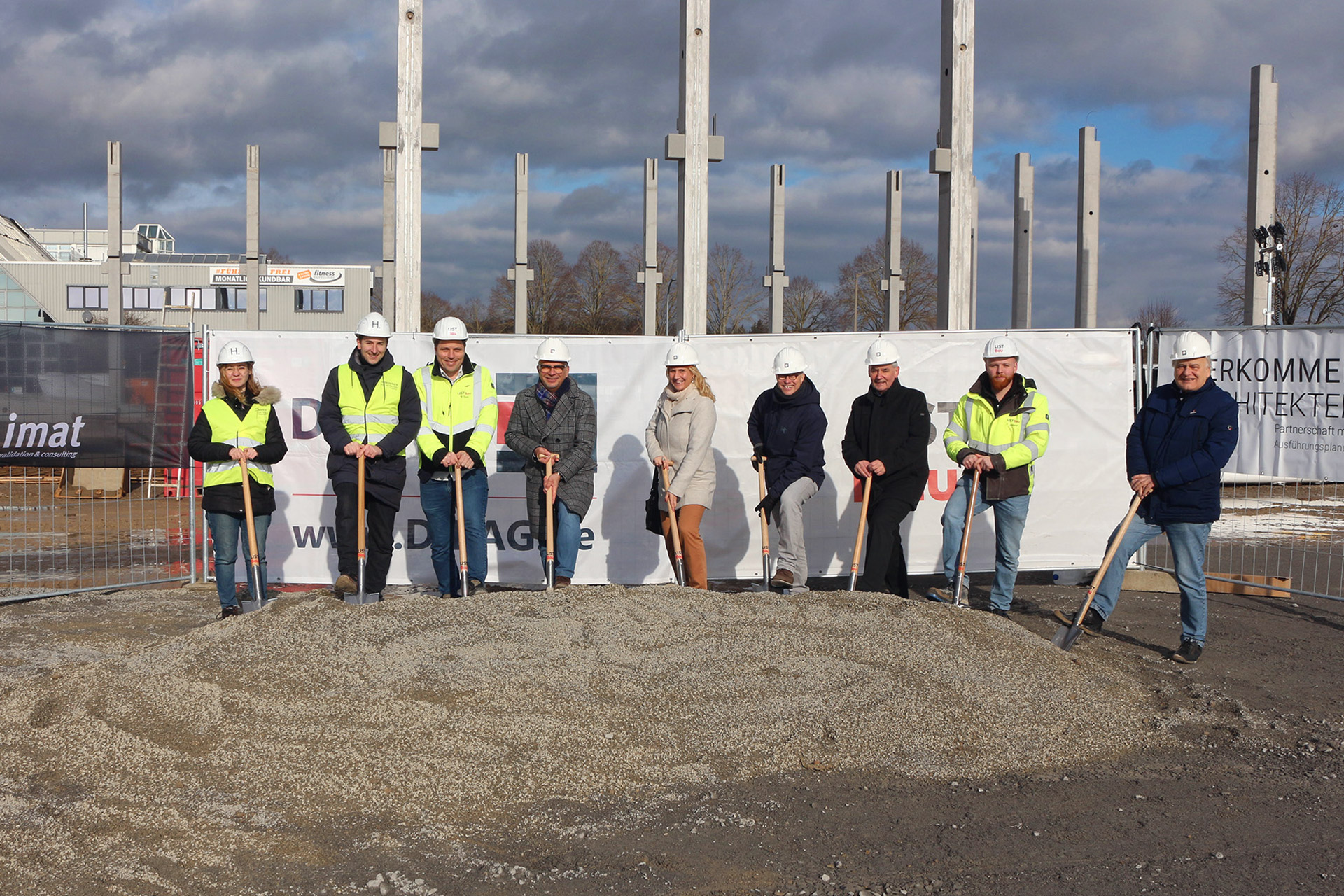 DIBAG News Spatenstich Gruppenbild für Neubau imat Renningen ©DIBAG